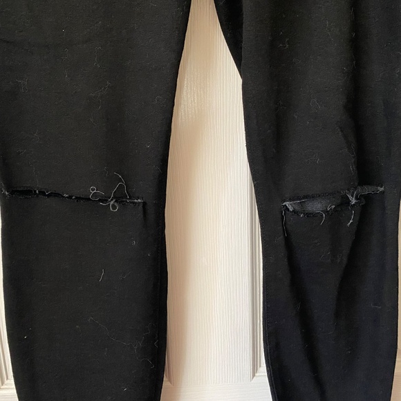 Joe’s Jeans Dion Distressed Raw Hem Skinny Jeans in Black - Size 32 - Picture 3 of 5